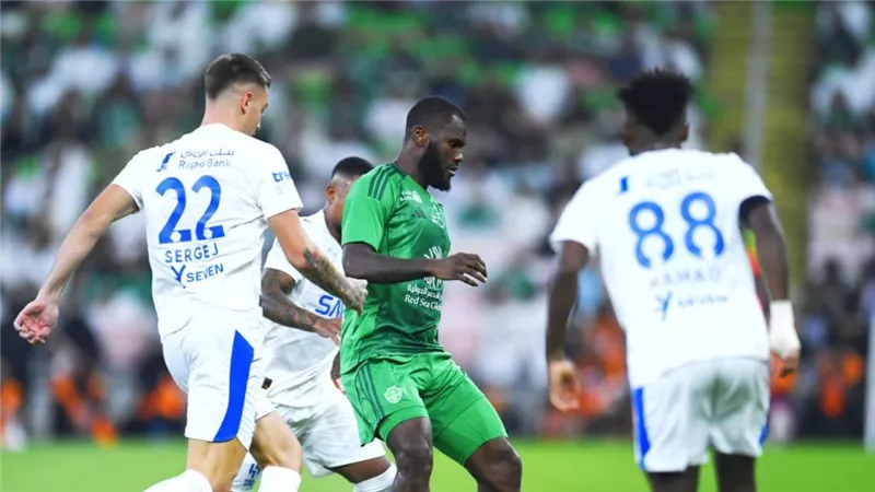 عاد من بعيد.. الأهلي يقلب الطاولة على الهلال وينهي الكلاسيكو المجنون بالتعادل