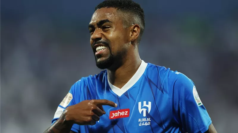 الهلال السعودي يكشف مدة غياب لاعبه البرازيلي مالكوم بعد الإصابة أمام أهلي جدة