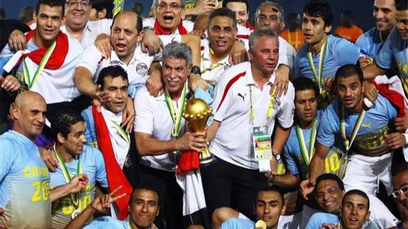 الأهلي يسيطر ولاعب وحيد من الزمالك.. منصة عالمية تختار تشكيل منتخب مصر التاريخي