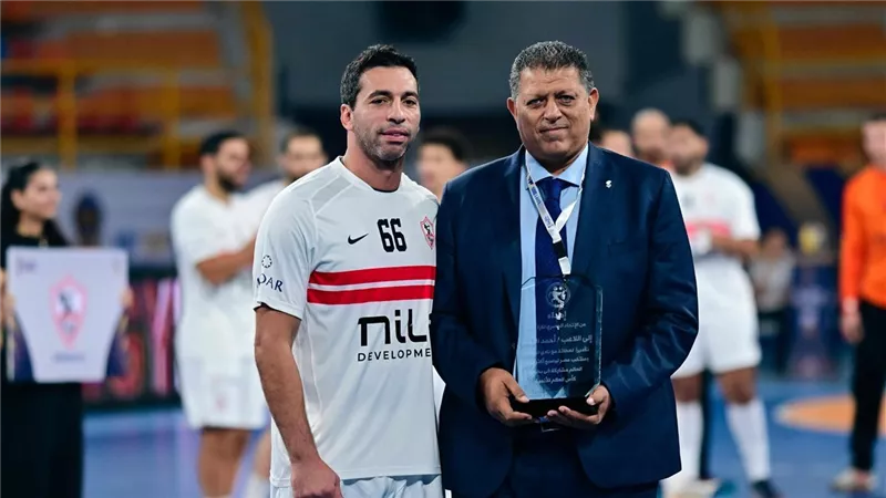 تقديرا لمسيرته.. اتحاد كرة اليد يكرم أحمد الأحمر في مباراة برشلونة