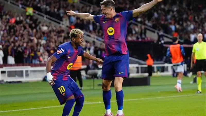 برشلونة يستغل سقوط ريال مدريد ويتصدر ترتيب الدوري الإسباني