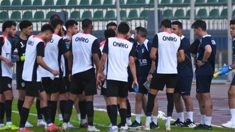 طاقم التحكيم المغربي يصل إلى القاهرة لإدارة مباراة الزمالك وديكيداها