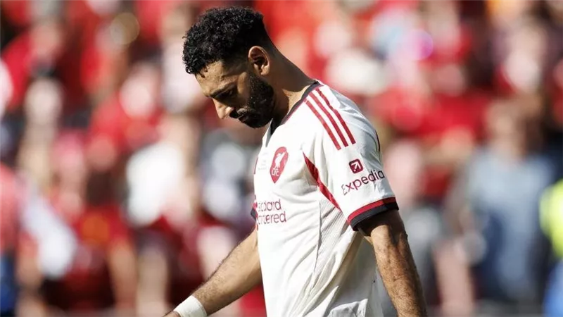 ديلي ميل تفند أسباب تراجع أداء محمد صلاح مع ليفربول.. 