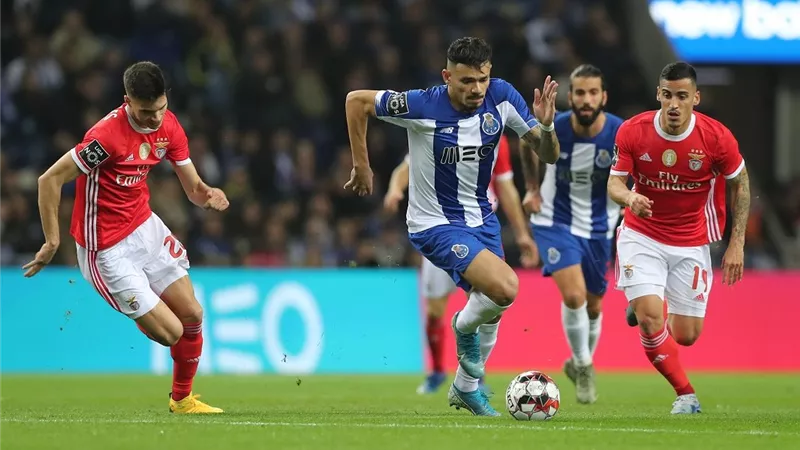 الكلاسيكو الأول بعد عودة مورينيو ينتهي بالتعادل السلبي بين بنفيكا وبورتو