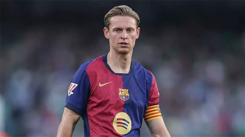 برشلونة يتوصل لاتفاق مع فرينكي دي يونج لتمديد عقده حتى 2029