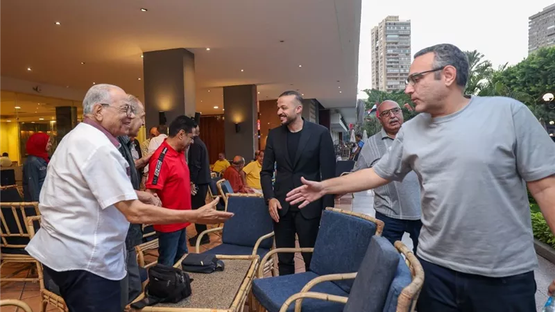 قائمة الخطيب تبدأ جولاتها الانتخابية بالاستماع إلى مطالب أعضاء الأهلي