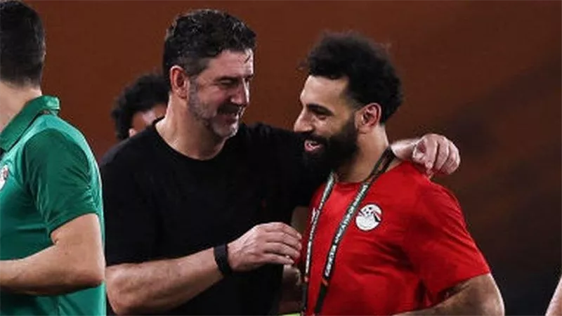 روي فيتوريا يكشف شكوى محمد صلاح من المصريين.. وموقف إنساني لا ينساه