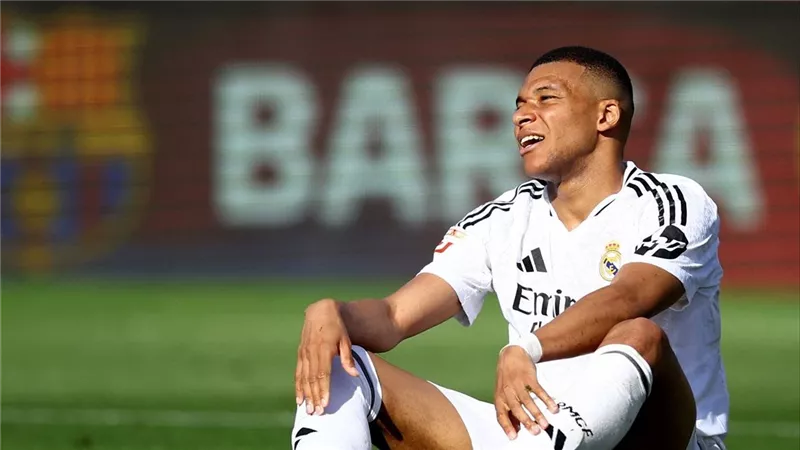 فحوصات سريعة.. ريال مدريد يحدد موقف مبابي من مباراة الكلاسيكو ضد برشلونة