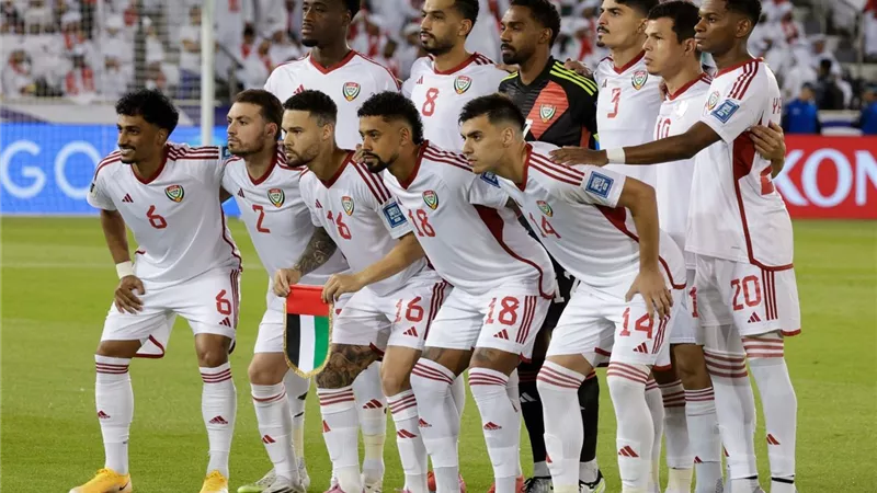 منتخب الإمارات يقترب من التأهل لكأس العالم بعد ريمونتادا مثيرة أمام عمان 