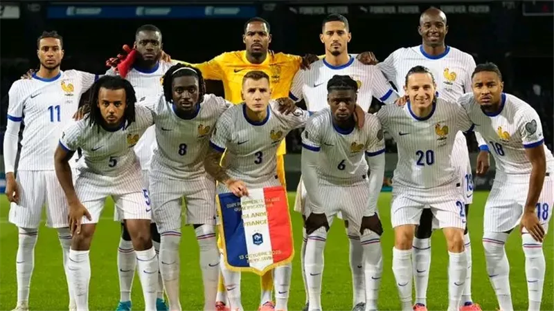 التعادل الإيجابي يحسم نتيجة فرنسا وايسلندا في تصفيات كأس العالم