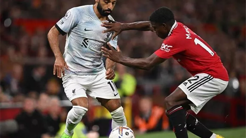 التشكيل الرسمي لمباراة ليفربول ضد مانشستر يونايتد في قمة الدوري الإنجليزي
