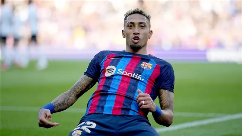 فليك يحسم موقفه من رافينيا.. وتحرك جديد من برشلونة
