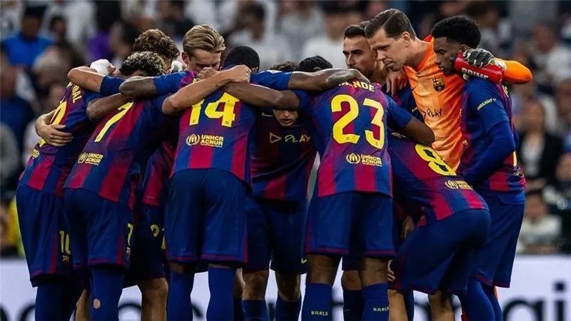 هانز فليك يعلن عن قائمة برشلونة لمواجهة تشيلسي في دوري أبطال أوروبا