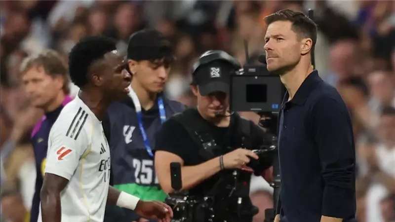 تشابي ألونسو يعلن قائمة ريال مدريد لمواجهة رايو فاليكانو في الدوري