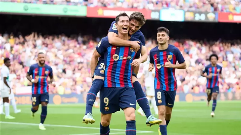 موعد مباراة برشلونة وإلتشي في الدوري الإسباني والقنوات الناقلة