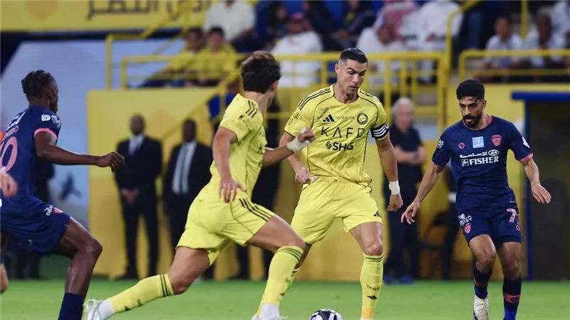 حجازي ضد رونالدو.. موعد مباراة نيوم والنصر في الدوري السعودي والقنوات الناقلة