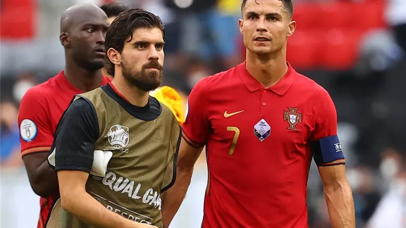بين كريستيانو رونالدو وروبين نيفيز.. الدوري السعودي يشعل أزمة في منتخب البرتغال 