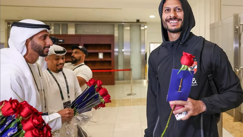 بعثة الأهلي تصل مدينة العين استعدادا لخوض السوبر المصري أمام سيراميكا