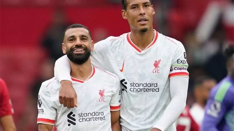 فان دايك يُشيد بإنجاز محمد صلاح التاريخي مع ليفربول: قدوة للجميع