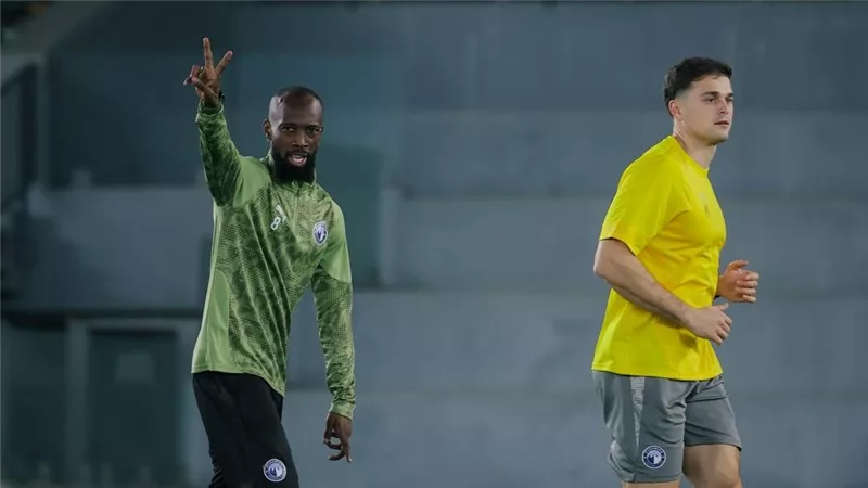 بيراميدز يخوض أول مرانه بالإمارات استعدادًا لمواجهة الزمالك فى السوبر المصرى 