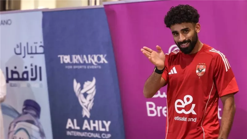 الأهلي يشد الرحال لملعب هزاع بن زايد استعدادًا لموقعة سيراميكا بالسوبر