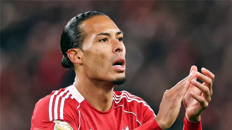 كان قريبا من ريال مدريد.. تقارير تكشف موقف فان دايك قبل تمديد عقده