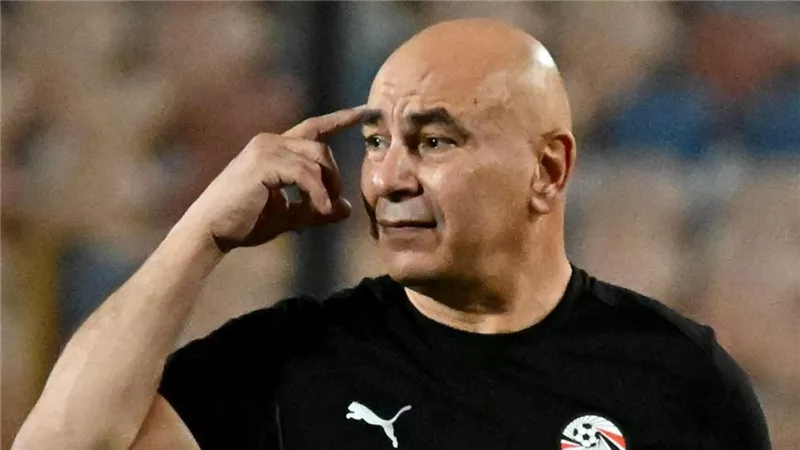 حسام حسن يحضر نهائي السوبر المصري بين الأهلي والزمالك
