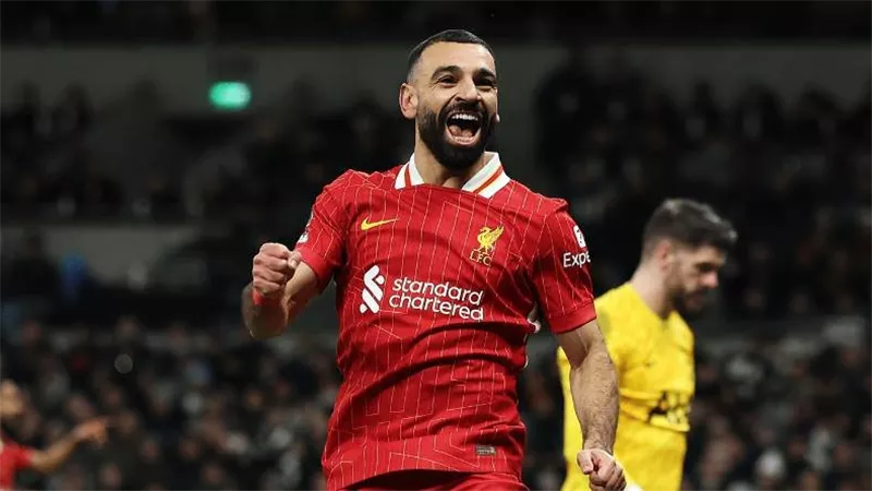 إنجاز مزدوج لصلاح.. رقم جديد مع ليفربول وتعادل مع أسطورة يونايتد (فيديو)