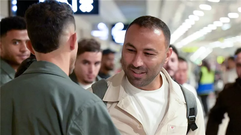 قبل المواجهة المرتقبة.. أحمد عبد الرؤوف يلقي محاضرة فنية لـ لاعبي الزمالك
