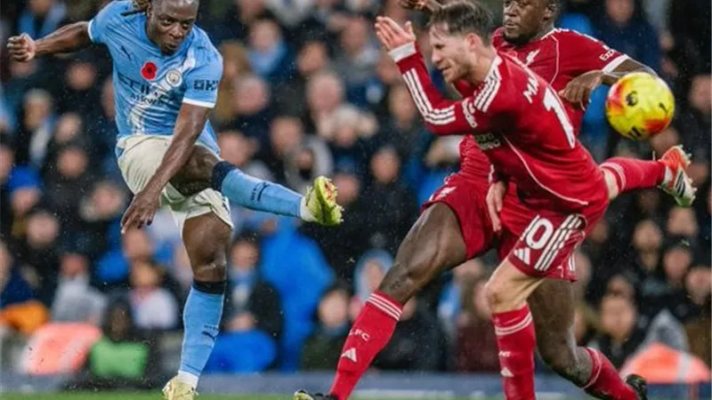 مانشستر سيتي يكتسح ليفربول بثلاثية في الدوري الإنجليزي