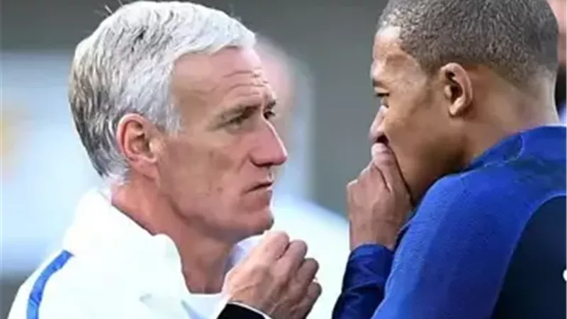 مبابي يودع ديشامب برسالة مؤثرة قبل نهاية مشواره مع منتخب فرنسا