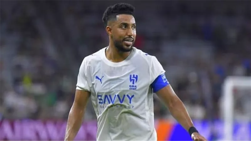إنزاجي يثير الشكوك حول مشاركة سالم الدوسري في ديربي الهلال والشباب