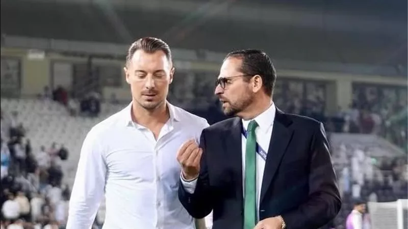 أنهى كل الشائعات.. مدير أهلي جدة: يايسله أفضل مدرب تتمنى العمل معه