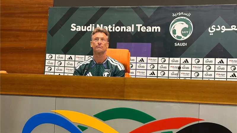 مدرب السعودية يكشف سبب مواجهة كوت ديفوار والجزائر.. وهذه قائمة كأس العرب