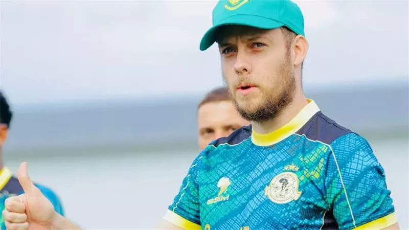 مدرب يانج افريكانز السابق: الأهلي فريق عظيم وهذا اللاعب قادر على صناعة الفارق (خاص)