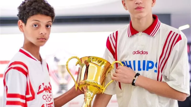 الزمالك يعلن ضم نجلي الراحل محمد صبري إلى فرق الناشئين ويحتفي بهما داخل النادي