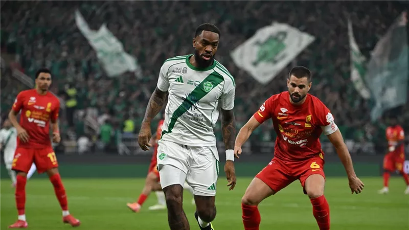 بـ10 لاعبين.. الأهلي يعبر كمين القادسية ويدخل المربع الذهبي في الدوري السعودي
