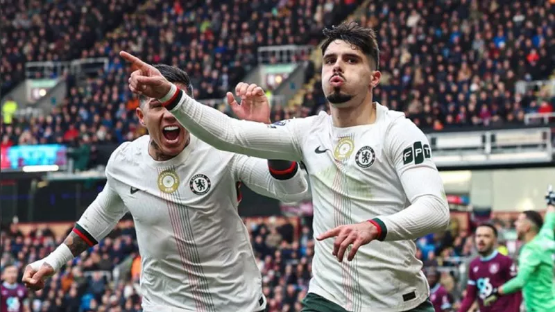 تشيلسي ينتزع وصافة الدوري الإنجليزي بفوز جديد على بيرنلي