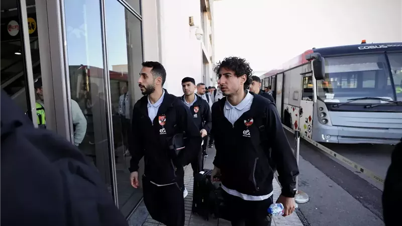 بعثة الأهلي تصل المغرب استعدادا لمواجهة الجيش الملكي في دوري أبطال إفريقيا