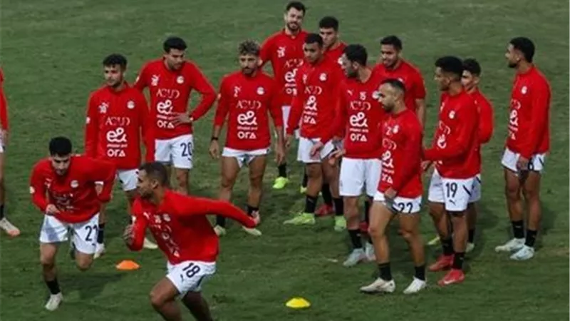 منتخب مصر يفوز على الجزائر بثلاثية وديًا استعدادًا لبطولة كأس العرب 2025