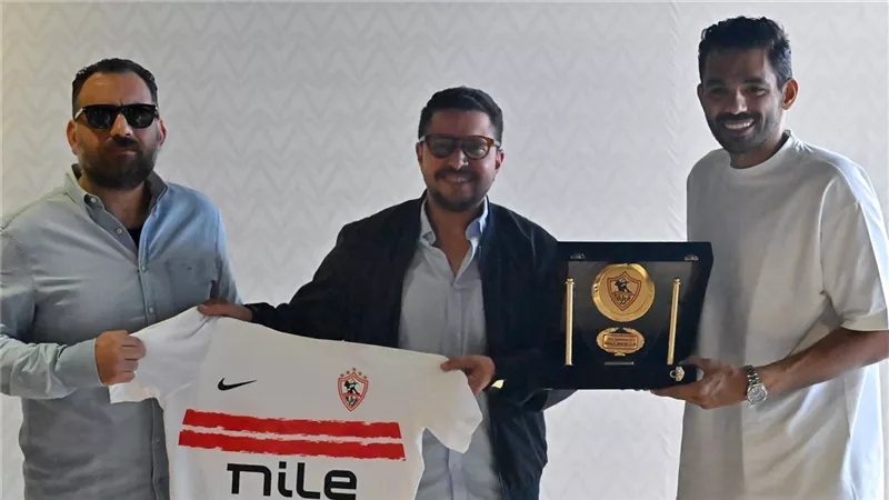 الزمالك يكرم القنصل المصري في جنوب أفريقيا على مجهوداته مع البعثة