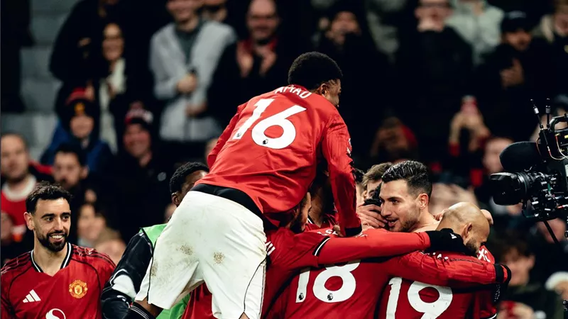 تشكيل مباراة مانشستر يونايتد و بيرنلى فى الدورى الإنجليزى 