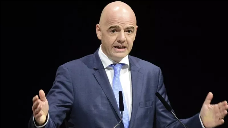 بطولة من ثلاثة بلدان.. إنفانتينو يفجّر المفاجأة ويعد بكأس عالم الأسطوري
