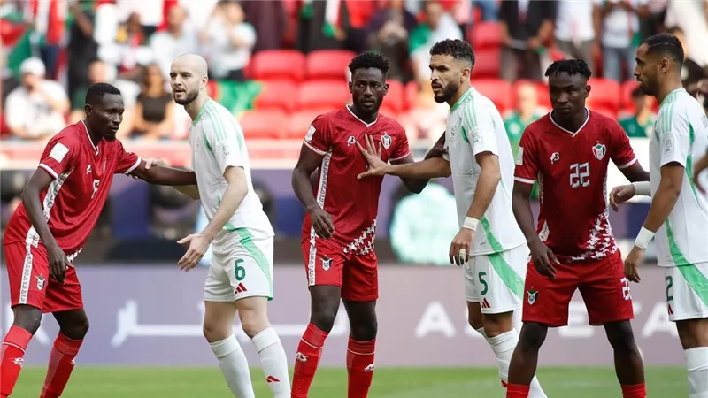 طرد وفرص ضائعة.. الجزائر تنجو من لدغة سودانية في لقاء بلا أهداف بكأس العرب