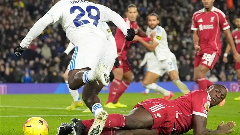 في غياب صلاح.. ليفربول يسقط في فخ التعادل أمام ليدز بالدوري الإنجليزي