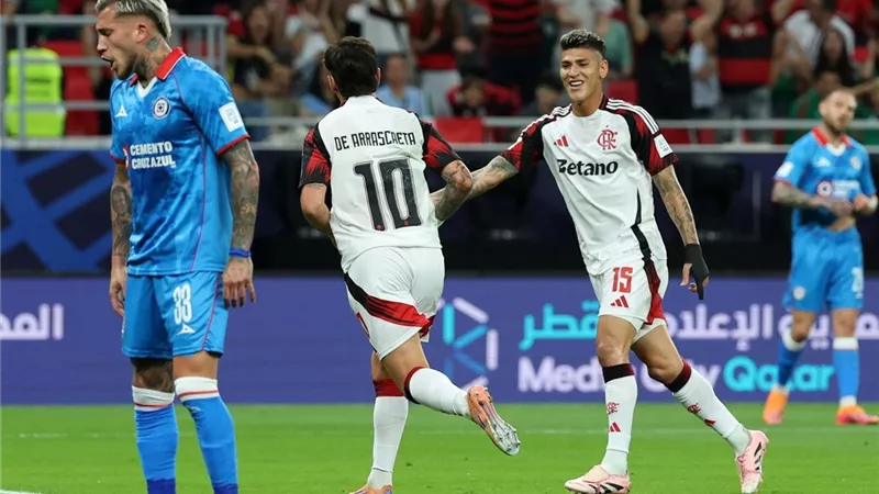 فلامنجو البرازيلي يهزم كروز أزول ويضرب موعدا مع بيراميدز 