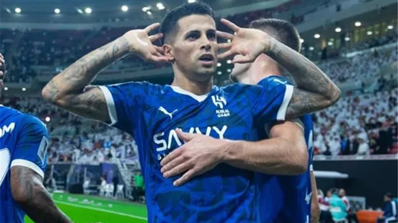 نجم الهلال السعودي يثير الجدل بين الجماهير برسالة غامضة 