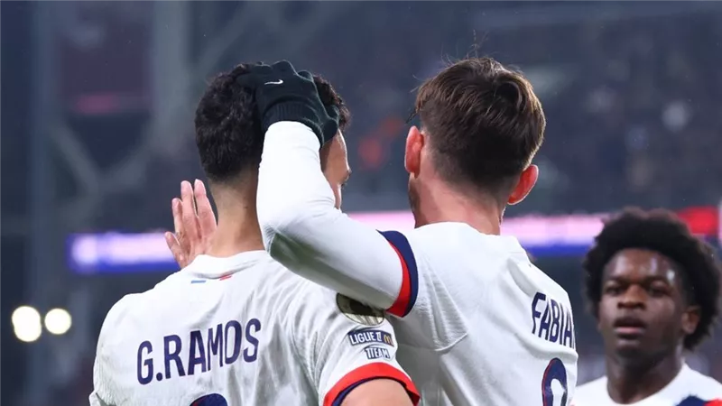 في مباراة مجنونة.. باريس سان جيرمان ينتصر على ميتز بثلاثية بالدوري الفرنسي
