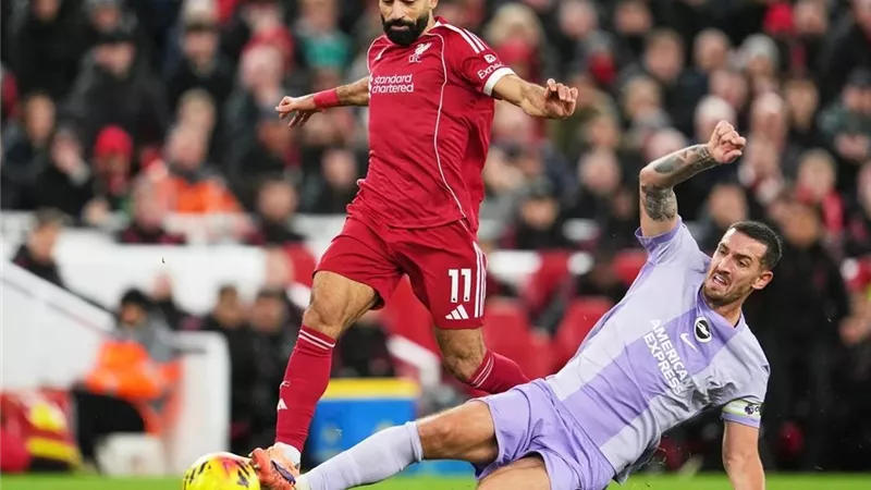 ريو فرديناند يسخر من كاراجر بعد تألق محمد صلاح في فوز ليفربول على برايتون