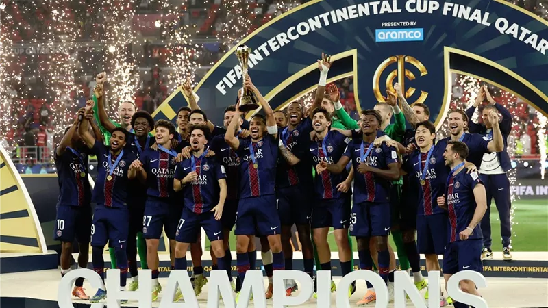 رغم التتويج بكأس القارات.. باريس سان جيرمان يفشل في تكرار إنجاز الزمالك